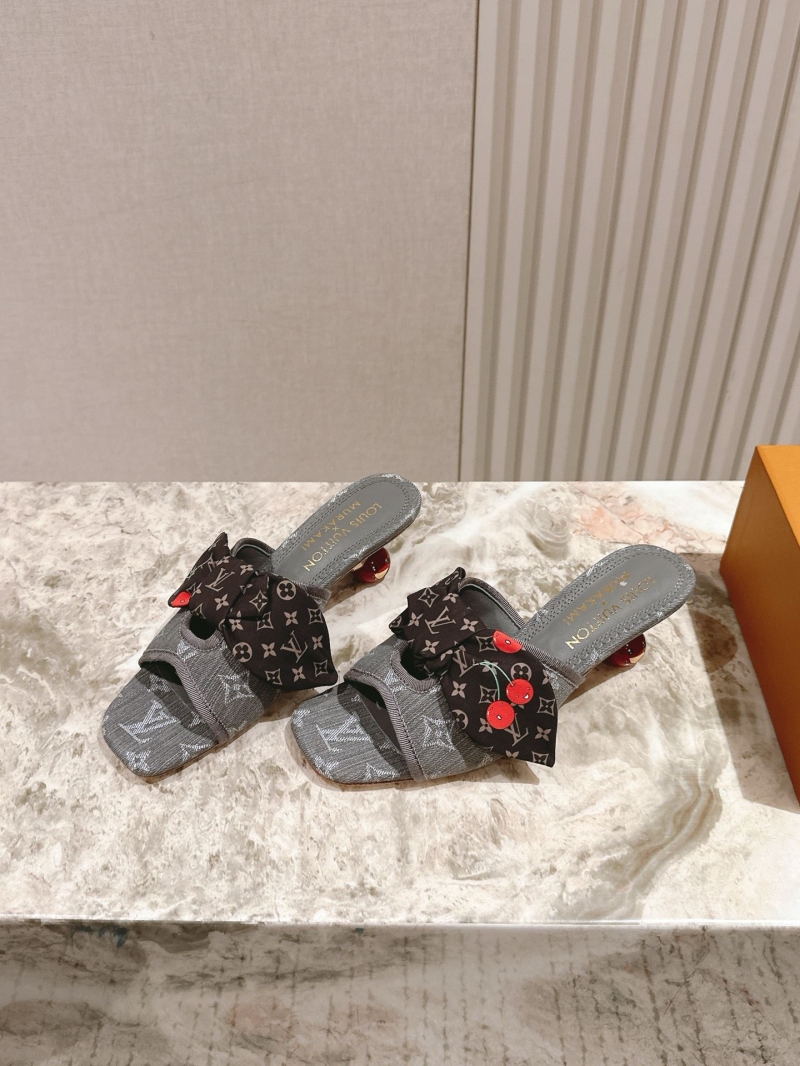 l0vis Vvtt0n slippers